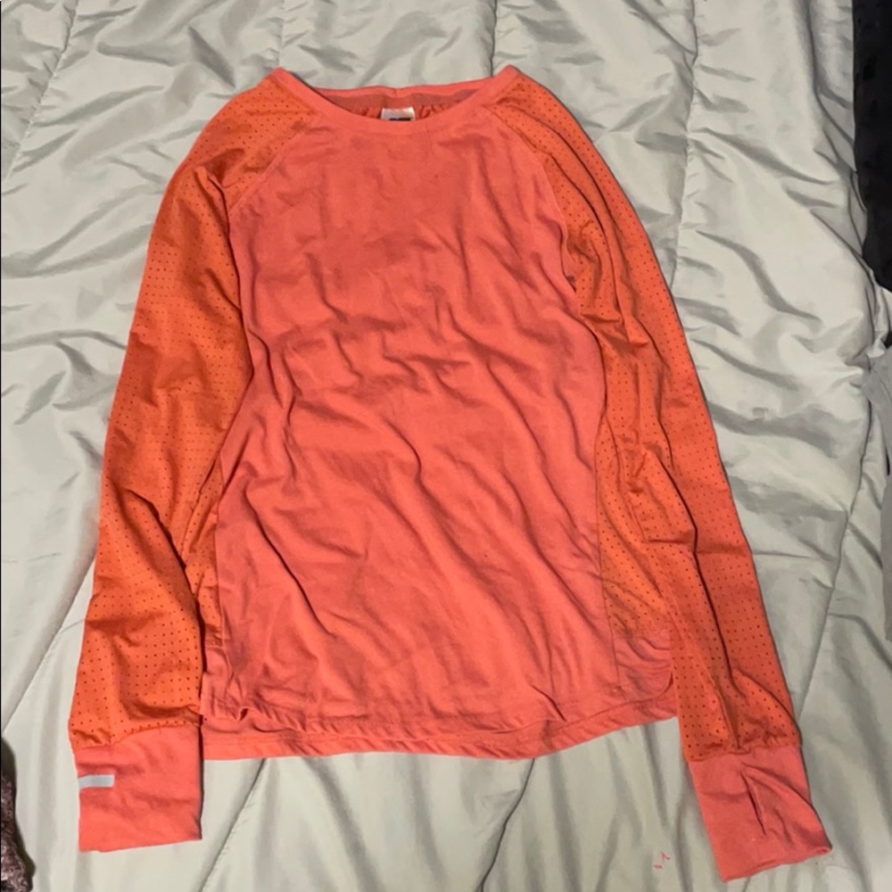 Active wear long sleeve shirt